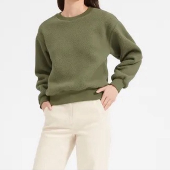 Everlane Tops - Everlane Spruce Green Fleece Sweatshirt XS